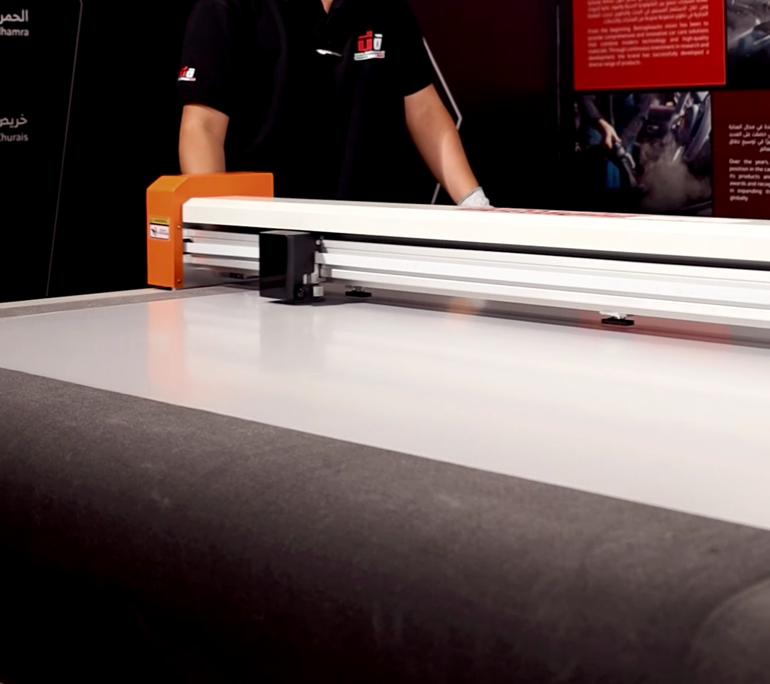 القص الإلكتروني لأفلام الحماية